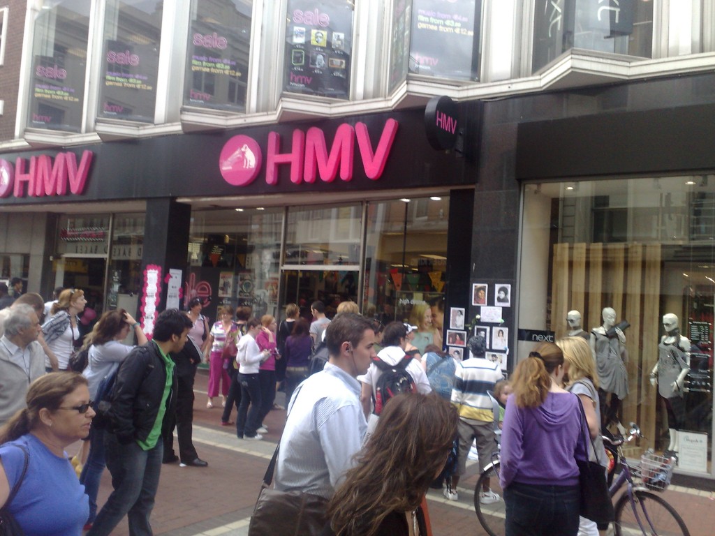 People stopping to look at the tribute to Michael Jackson outside HMV of Grafton Street